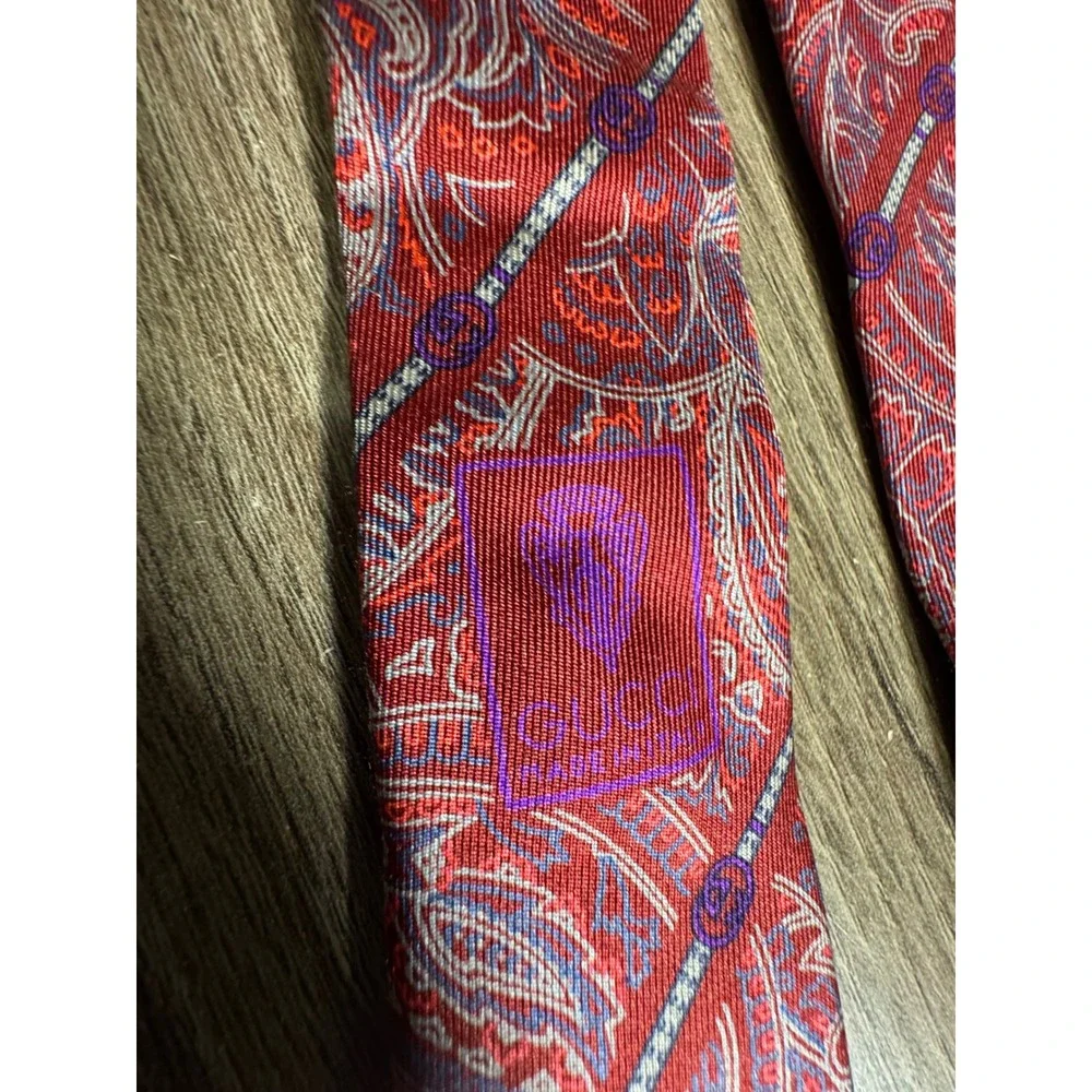 Gucci Accessory Collection Red Paisley 100% Silk‎ Tie Made in Italy Vintage Mens